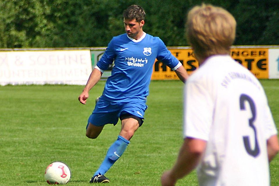 Cemal Mutlu (in blau) kehrt zum Bezirksligisten TSV Bobingen zurück.  Foto: Manfred Stahl