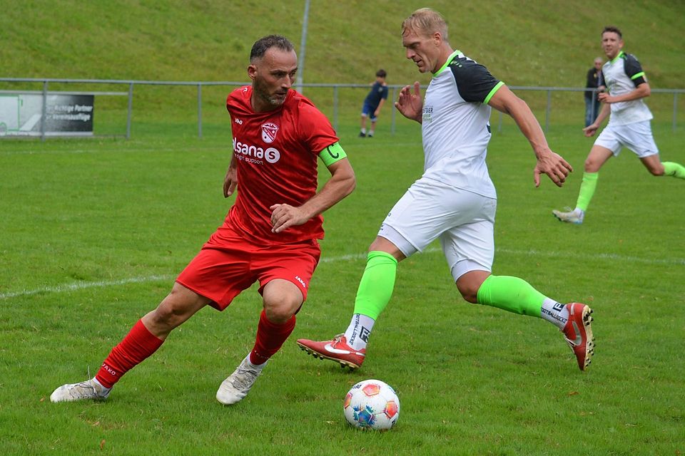 Nur zwölf Spiele währte die Amtszeit von Spielertrainer Dominik Bröll (rechts) beim TSV Welden.