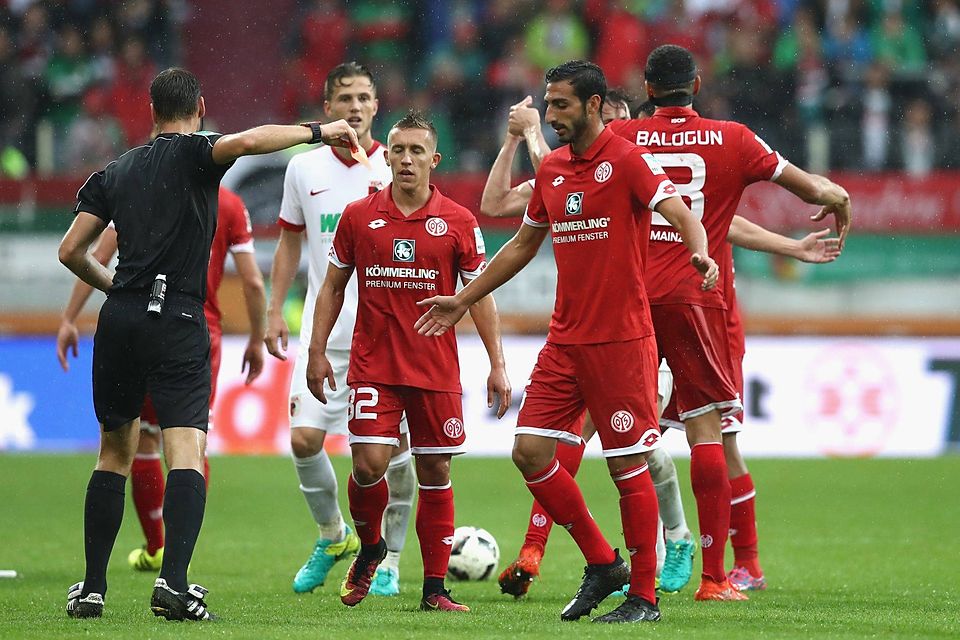 Fünf Spiele Sperre für den Mainzer José Rodriguez nach seinem Faul an Dominik Kohr vom FC Augsburg. Foto: Getty Images