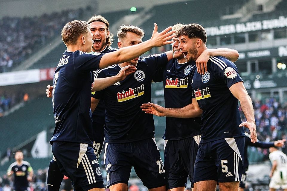 Der MSV Duisburg verabschiedet sich mit einem Kantersieg aus der Regionalliga West.