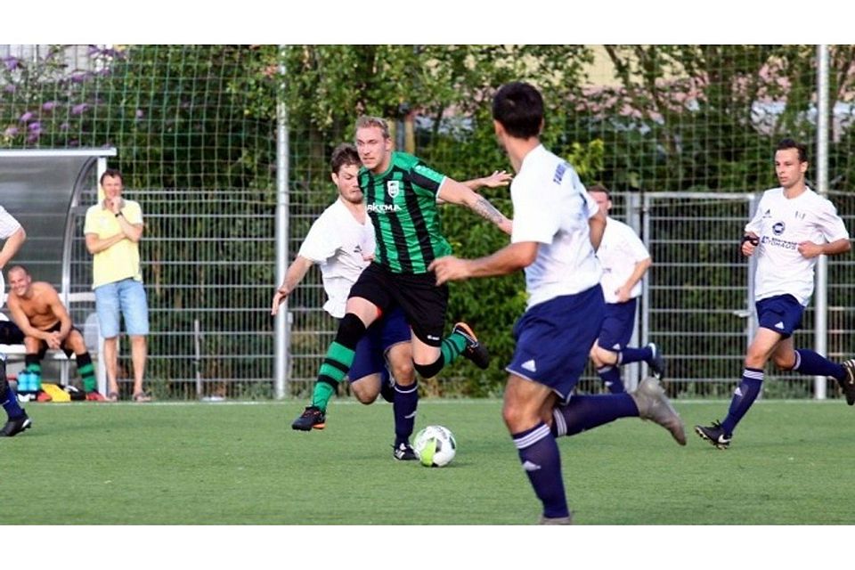 Tobias Haufe (in grün-schwarz) verstärkt mit sofortiger Wirkung den Kader des TSV.                  F: Schulze