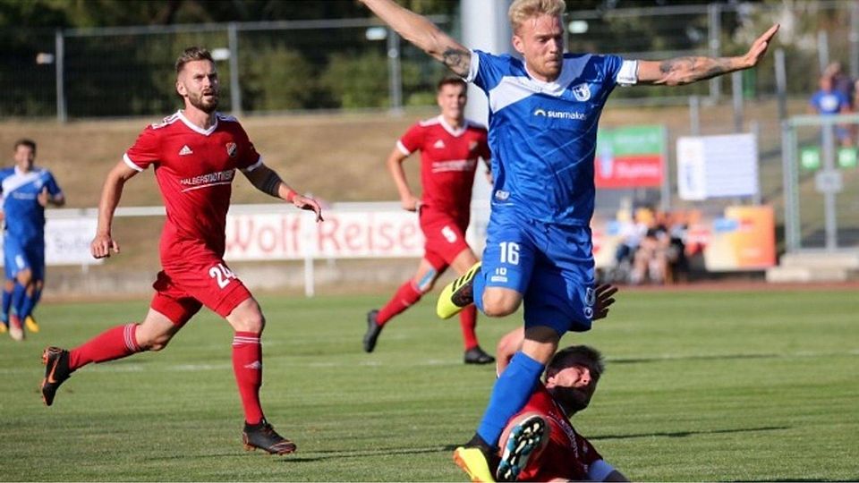 Nils Butzen (in blau) verlässt den 1. FC Magdeburg.                      (F. Axel Kammerer)