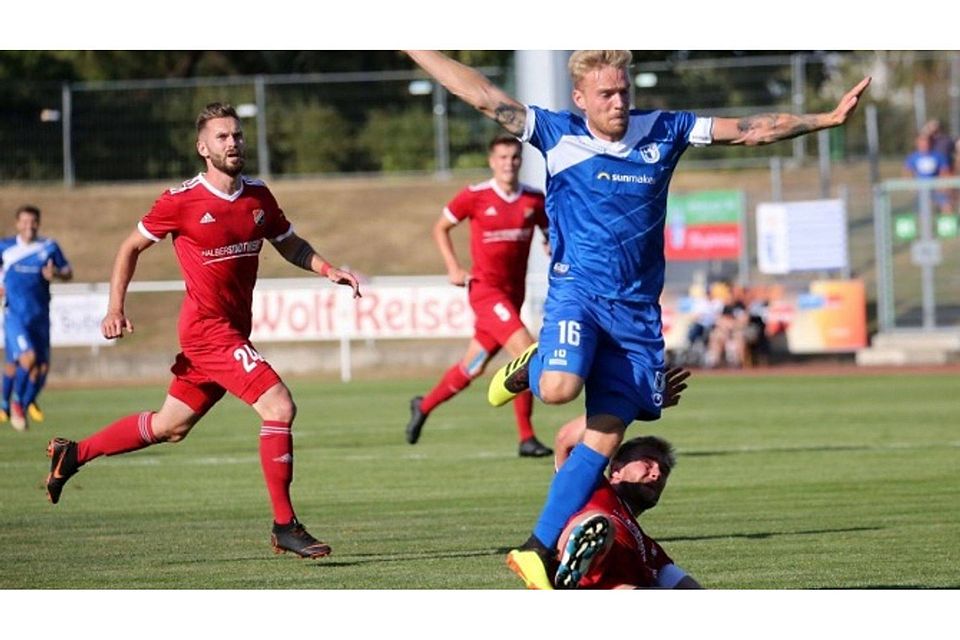 Nils Butzen (in blau) verlässt den 1. FC Magdeburg.                      (F. Axel Kammerer)