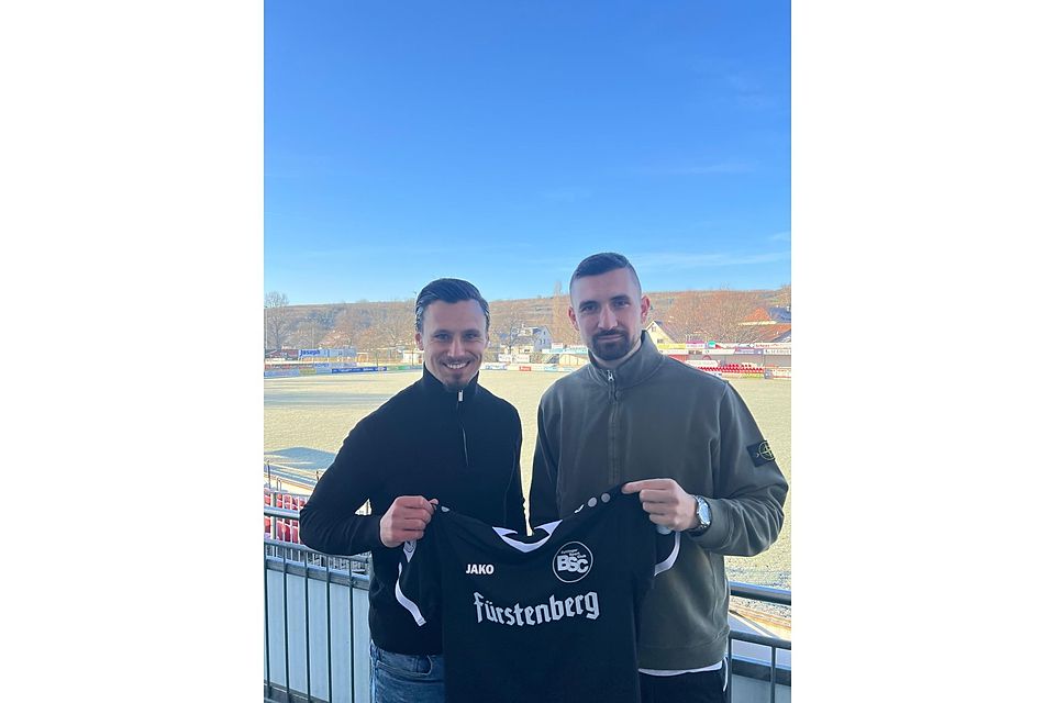 li. Dennis Klose und re. der Sportvorstand des Bahlinger SC, Walter Adam li. Dennis Klose und re. der Sportvorstand des Bahlinger SC, Walter Adam