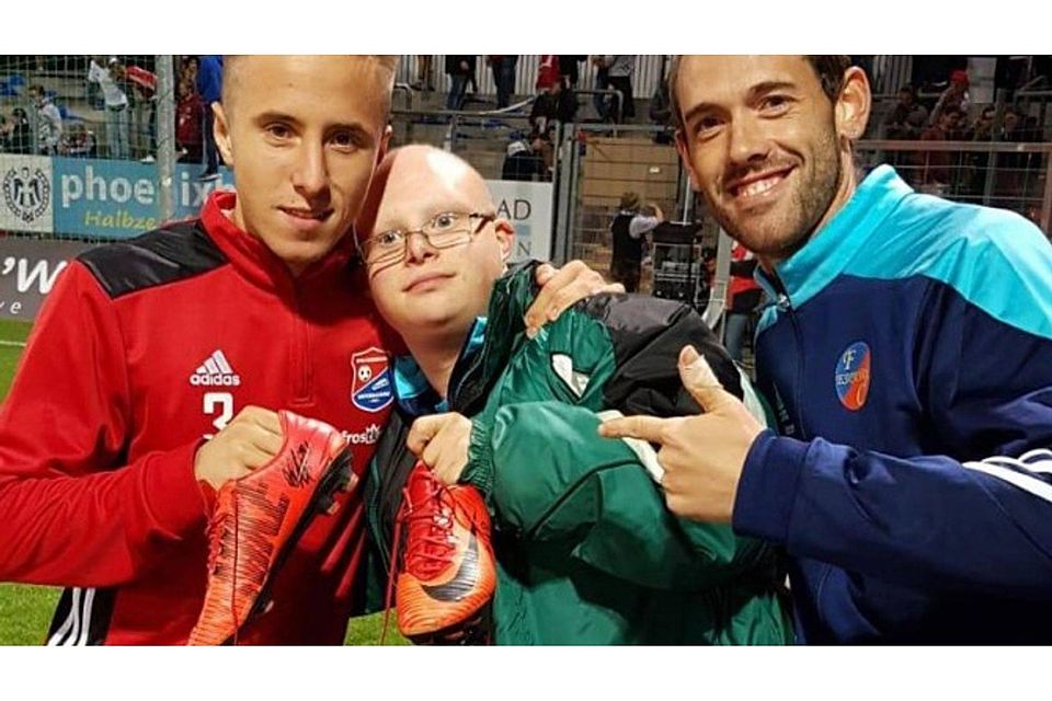 Auch Hachings Youngster Luca Marseiler (l.) setzt sich für Inklusionsfußball in Bayern ein. BFV