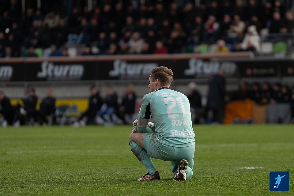 Tristesse in Hankofen: Die SpVgg hatte sich gegen Buchbach enorm viel vorgenommen, doch Keeper Sebastian Maier musste nach einer indiskutablen ersten Halbzeit bereits viermal hinter sich greifen. 