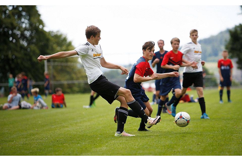 Guten Fußballsport gab es bei den Jugendturnieren in Schelklingen zu sehen. Foto: Herbert Geiger