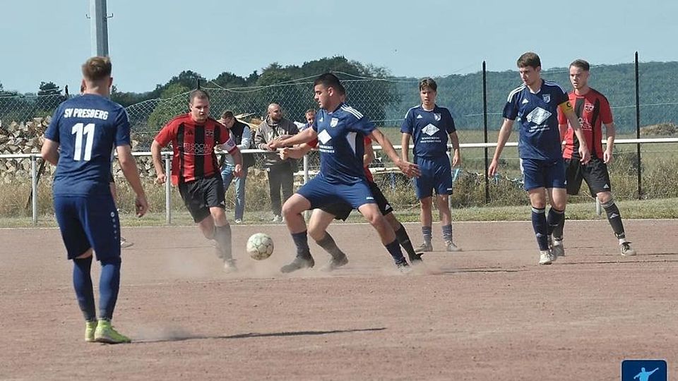 Wirbelten mit dem 1:1 gegen die SG Ra/Ma II etwas Staub auf: Die A-Liga-Spieler des SV Presberg (hier im Archivfoto gegen den SSV Hattenheim). 	Foto: FuPa.Net: Evi Meuer