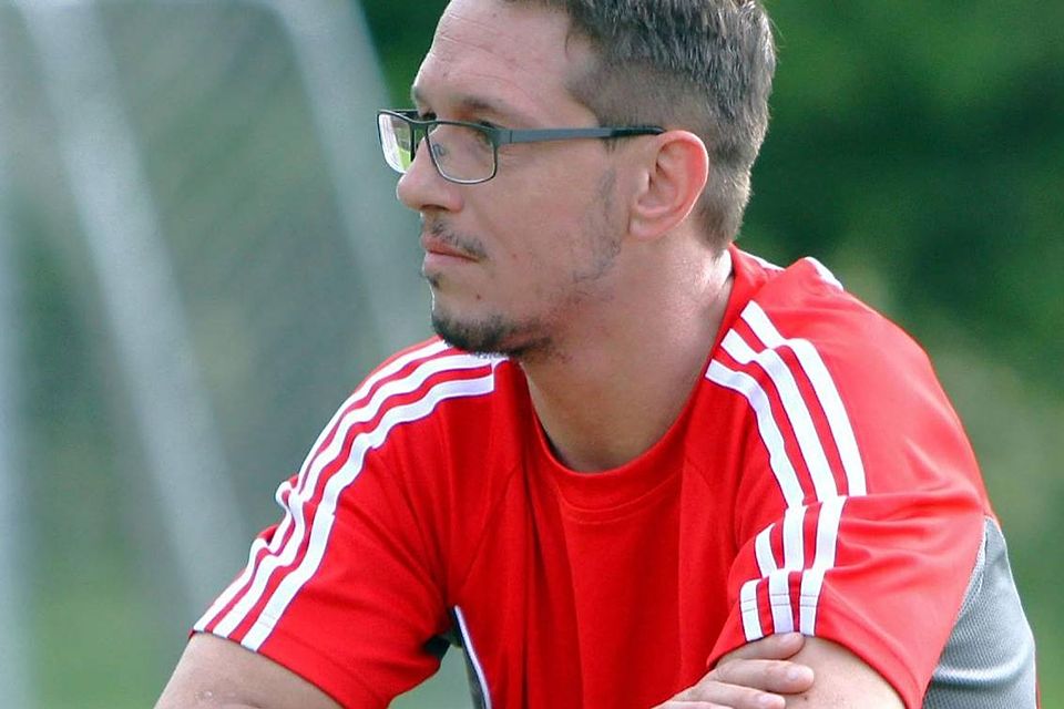Fruchtet die Umstellung? Eschenlohes Coach Florian Mayr lässt fortan im 4-2-3-1-System spielen.