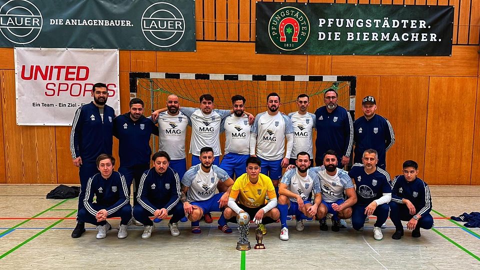 Gruppenfoto des Turniersiegers SV 09 Flörsheim