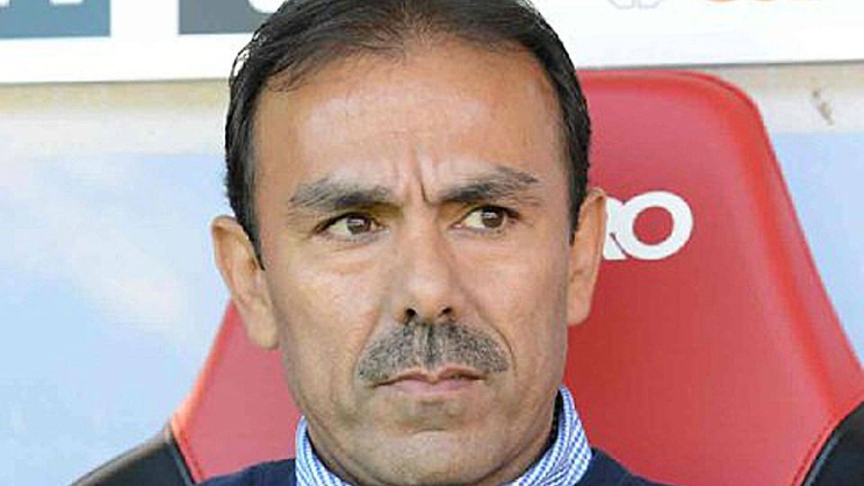 Im Training gab Jos Luhukay nicht nur Anweisungen, sondern da lobte der Trainer seine Profis auch lauter und öfter als sonst. Foto: dpa