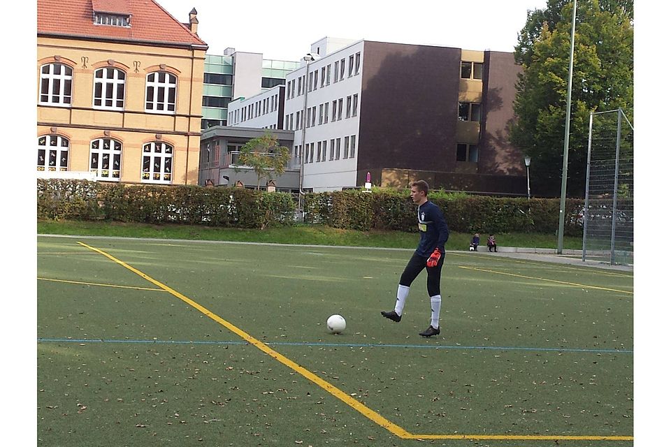 F: Leinweber Alessandro Seck hielt gestern beim 5:0-Triumpf der A-Jugend des 1. FC Schwalmstadt gegen Primus VfL Kassel seinen Kasten erneut sauber.