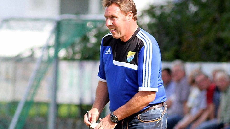 Uwe Augustin ist weiterhin Coach des SV Schöllnach F: Enzesberger