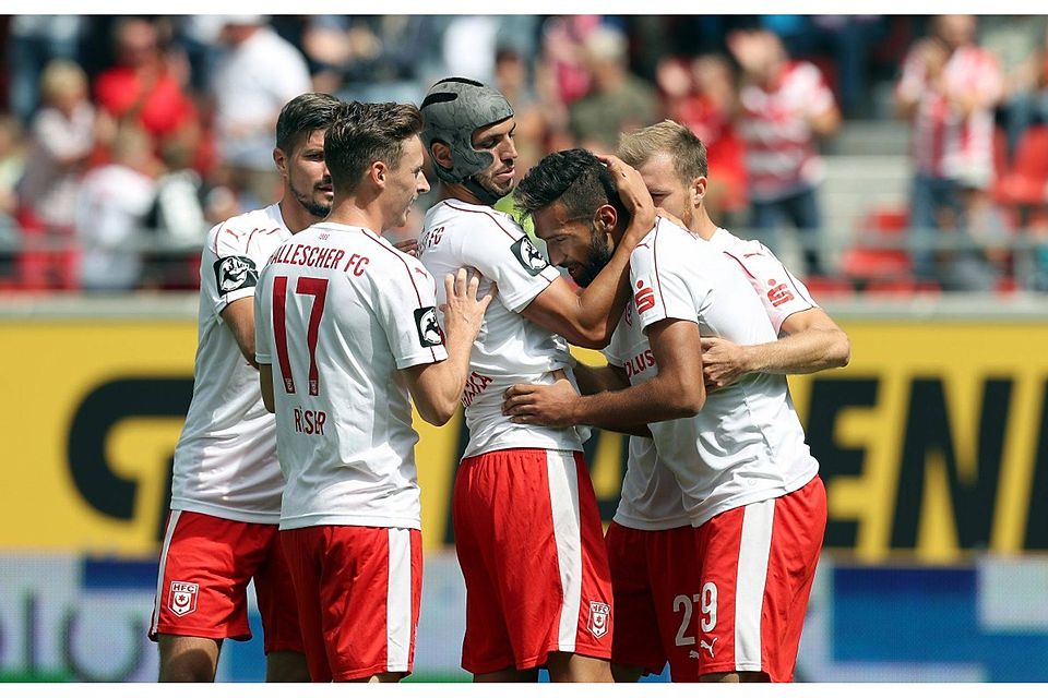 Der HFC kämpft sich gegen Kaiserslautern in die nächste Runde des DFB-Pokals. Archiv: Images