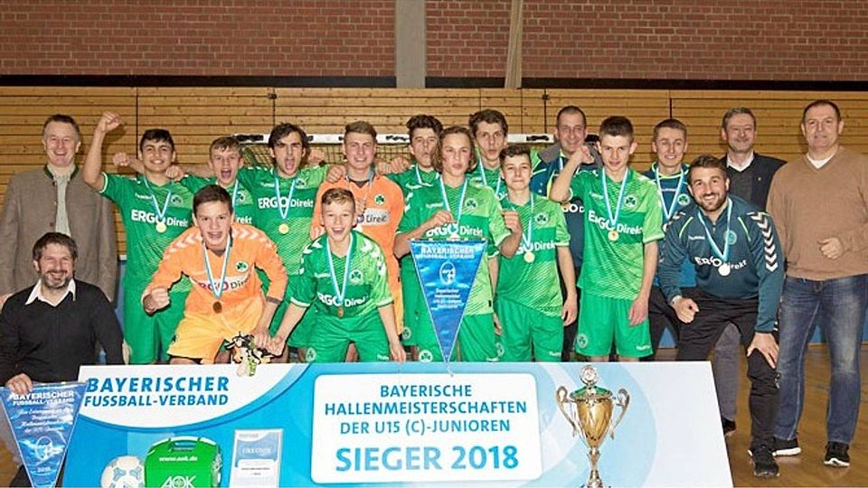 Jubel bei der SpVgg Greuther Fürth: Die Mittelfranken gewannen den bayerischen Futsaltitel der C-Junioren.  F.: PM