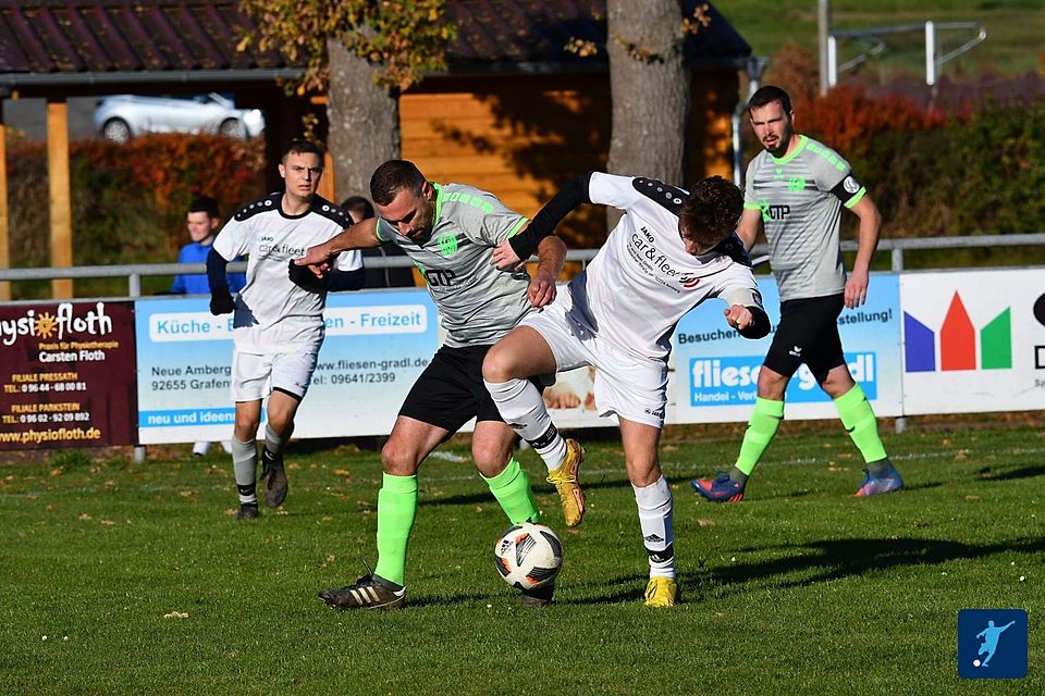 Auch der TSV Pressath (in Weiß - in dieser Woche gegen Kaltenbrunn und Edelsfeld) ist noch in den Abstiegskampf verwickelt.
