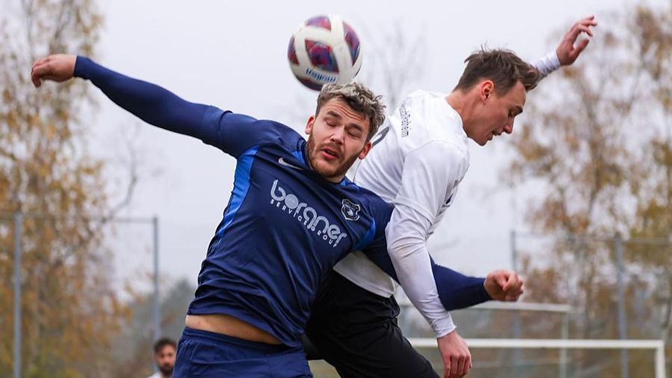 Augen zu und durch Richtung Heimsieg: Serjoscha Christian (links) siegte mit dem TSV Harreshausen  in der Kreisoberliga Dieburg/Odenwald 3:0 gegen die SG Mosbach/Radheim (rechts Dennis Eifert).