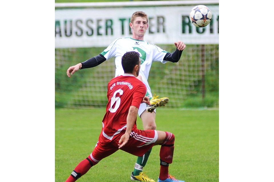 Der FC Weiden Ost (in Weiß) hatte gegen den SC Luhe-Wildenau das Nachsehen.  F: Nachtigall