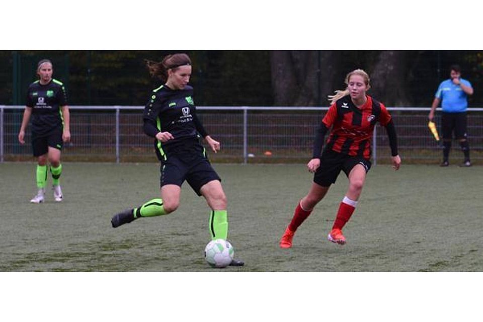 Voll durchgezogen haben trotz fehlendem Rhythmus die B-Juniorinnen des TuS Büppel (schwarz-grüne Trikots) beim „Heimspiel“ in Heidmühle gegen die SG Rodenberg vom Deister. Jan Lehmann