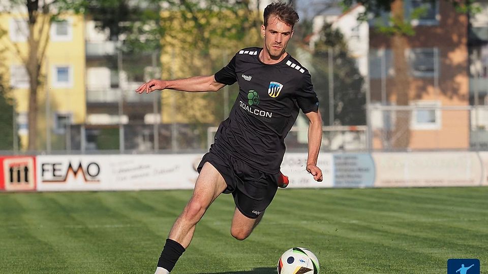 Lars Jaud on fire: Beim wichtigen 5:0-Heimerfolg gegen den direkten Verfolger SV Scheppach steuerte Dillingens Winter-Rückkehrer gleich vier Treffer bei und markierte dabei einen lupenreinen Hattrick.