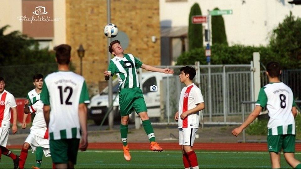 Die U17 der SpVgg Ingelheim (hier gegen SVW Mainz) schlug Schott Mainz II mit 2:0.  Archivbild: Haas