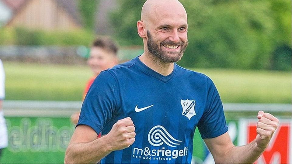 Feldheims Trainer André Fuchs hat derzeit viel Grund zur Freude. Seine Mannschaft zieht im Training gut mit und steht auf Rang vier der Kreisliga Ost.  Foto: Simon Bauer