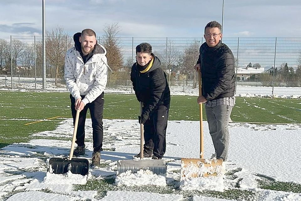 Schneeschaufeln bei der SpVgg Altenerding