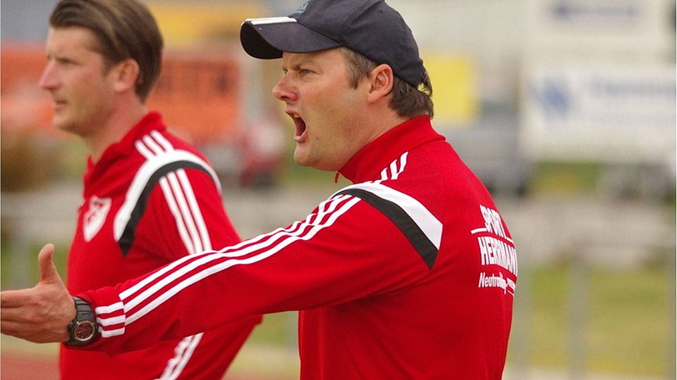 Abteilungsleiter Helmut Forster (r.) mit dem aktuellen Trainer Thomas Schön, der für die Restrückrunde eingesprungen war.  F: lst