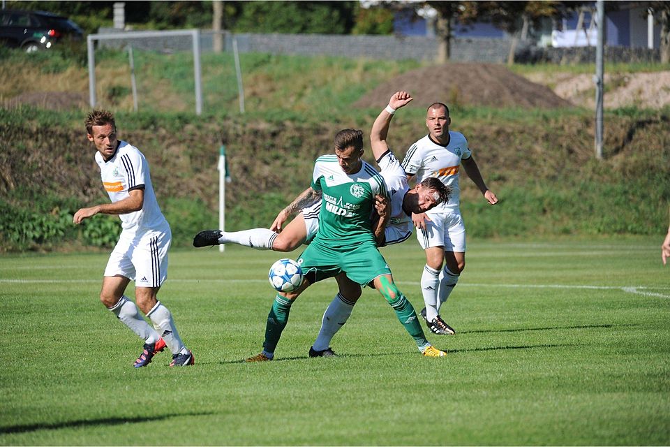 Die DJK Gebenbach (in Grün) verlor am Samstag ihr Heimspiel gegen die SpVgg Osterhofen mit 1:2. Foto: Brückmann
