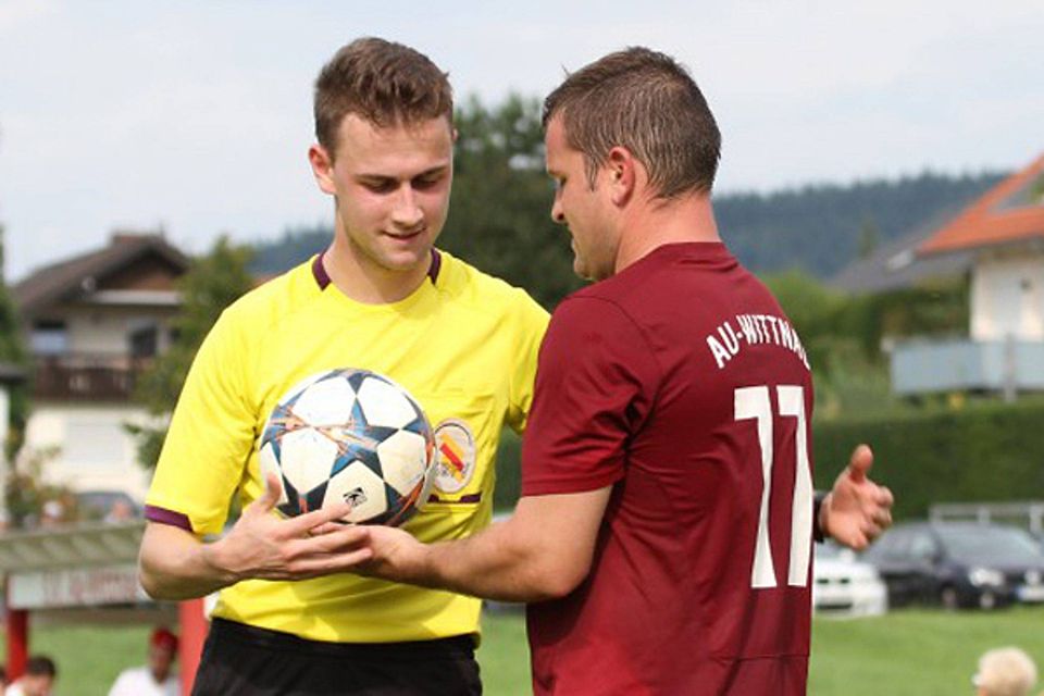 Punktgewinn dank Doppelpack: Rainer Maier (rechts) bescherte dem SV Au-Wittnau den ersten Landesliga-Zähler. | Foto. Matthias Konzok