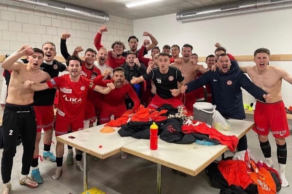 So sehen Sieger aus: Kosova kann gegen Bassecourt auf einen frühen Rückstand reagieren und gewinnt 2:1.