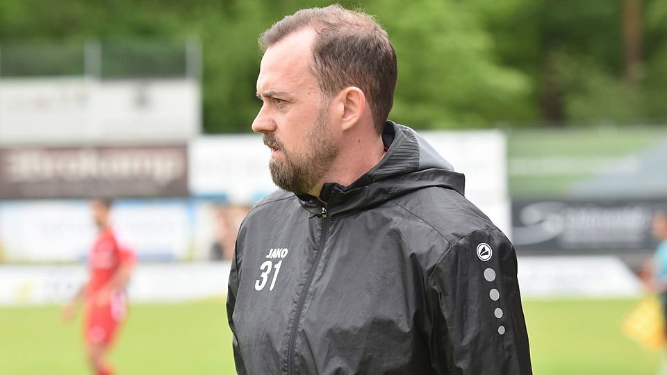 Trainer Christian Lichte feiert mit Victoria Clarholz den nächsten Sieg.