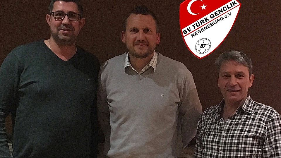 Der Neue auf der Türk Genclik-Kommandobrücke: Tom Gabler (Mi.) übernimmt den Kreisklassisten. F: Verein