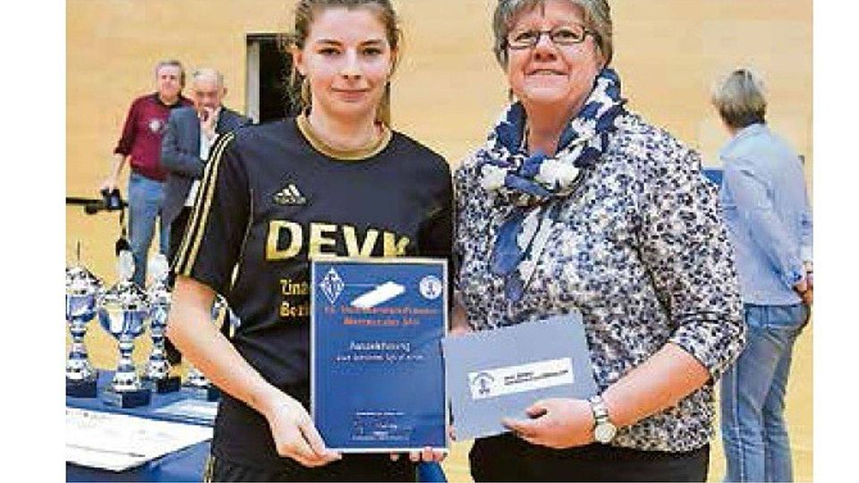 Josi Roos wurde vom FFC Dudweiler zur „Besten Spielerin des Frauen-Volksbanken-Masters“ gewählt. Und nun auch zur "AOK-Spielerin des Monats Februar". Foto: Guldner