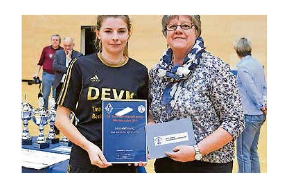 Josi Roos wurde vom FFC Dudweiler zur „Besten Spielerin des Frauen-Volksbanken-Masters“ gewählt. Und nun auch zur "AOK-Spielerin des Monats Februar". Foto: Guldner