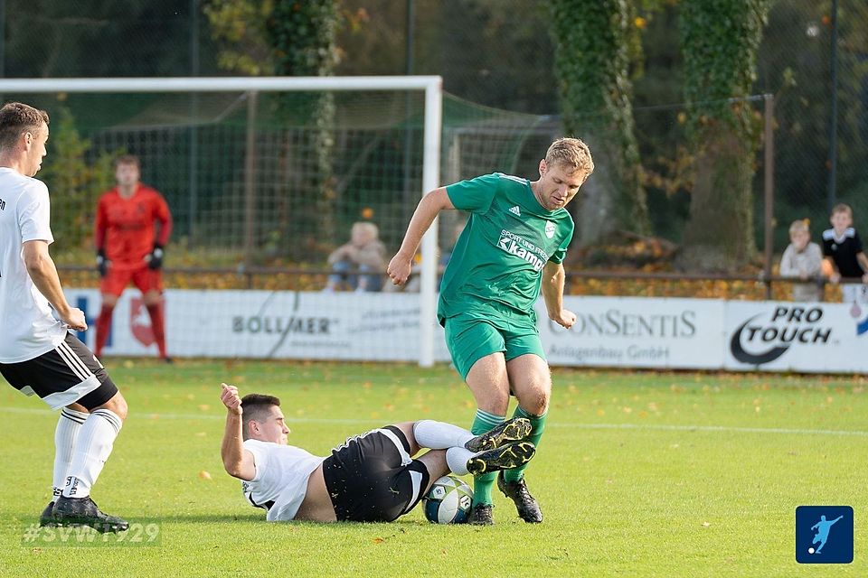 Viele Fouls garantierten ein hitziges Spiel.