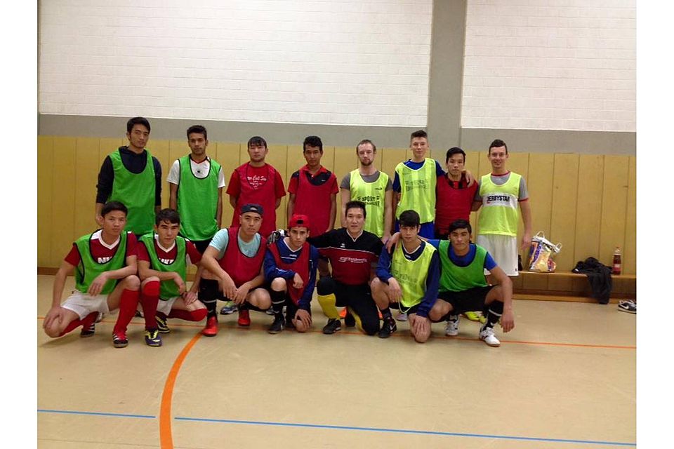 Futsal verbindet die Menschen, egal ob groß oder klein, jung oder alt, ob aus Regensburg, Syrien oder Afghanistan.