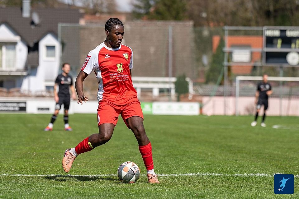 Droht gegen den ESV Freilassing auszufallen: Unterföhrings Darius Awoudja.