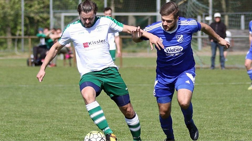 Noch mal alles geben: Mit einem Sieg gegen Tobias Müller (re.) und den TuS Biebelnheim setzte der TuS Weinsheim um Sven Hinkel zuletzt zum Schlussspurt an. Jetzt soll der Ligaerhalt her.