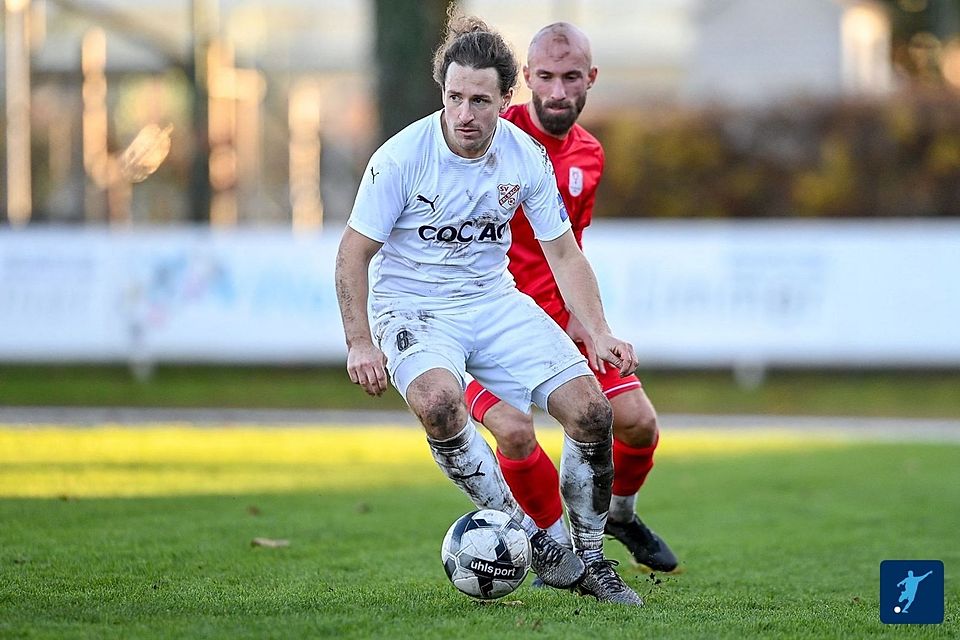 Lukas Lechner (vorne) sieht seine fußballerische Zukunft weiter beim SV Erlbach. 