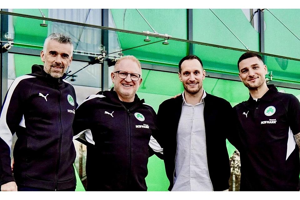 Rettungsmission in Fürth: (v.l.) Hachings Rekordspieler Danny Schwarz mit Chefcoach Heiko Vogel, Sportchef Stephan Fürstner und Aleksandro Petrovic.