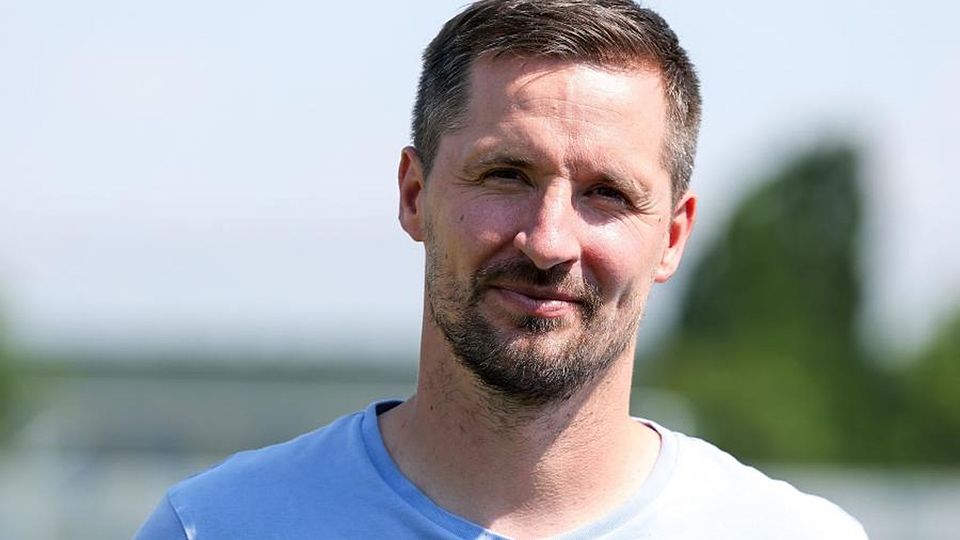 Die Anfänge beim SV Fürth: Eugen Salwasser (stellvertretender Jugendleiter), Sandro Sirigu und Jugendleiter Frank Thaller im Herbst 2023.	Foto: SV Fürth