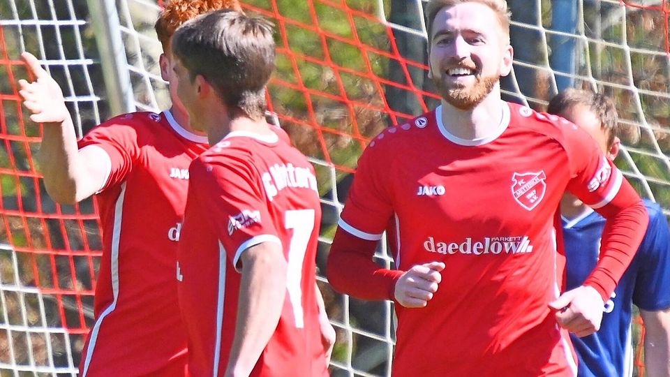 Trifft regelmäßig und fühlt sich in Metterich pudelwohl: Das Strahlen von Benedikt Groß-Fernandez (rechts) kommt nicht von ungefähr.