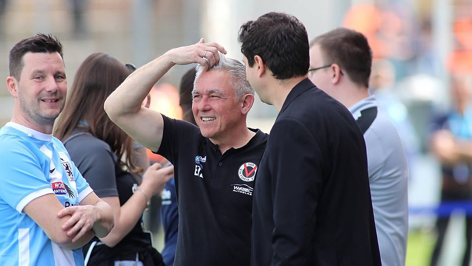 Köln-Trainer Olaf Janßen (M.) möchte die Löwen, bei denen er seine Trainer-Laufbahn startete, mit Coach Argirios Giannikis (r.) am Sonntag ärgern.