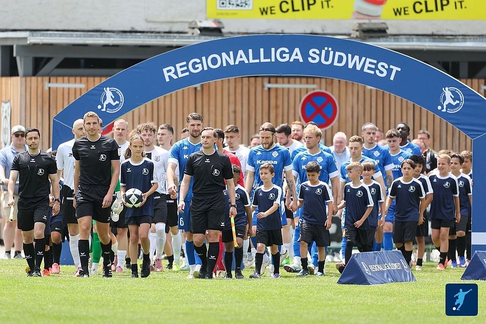 Der FC Eddersheim empfängt den FK Pirmasens in seinem zweiten Spiel der Aufstiegsrunde zur Regionalliga. Der FC Eddersheim empfängt den FK Pirmasens in seinem zweiten Spiel der Aufstiegsrunde zur Regionalliga.