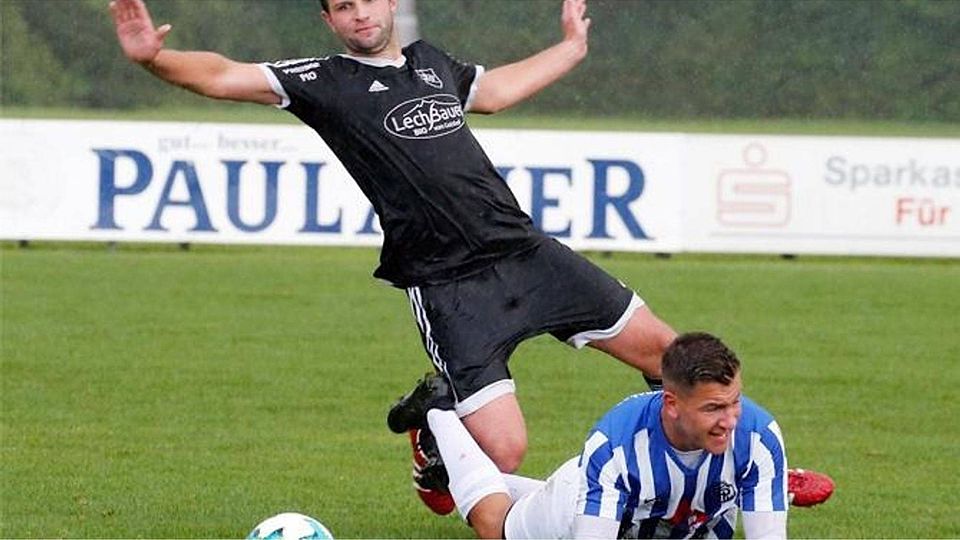 Marco Leszczynski (links) schlägt sich mit dem FC Penzing bislang ganz ordentlich. Zum Vorrundenfinale erwartet der FCP nun den Herakles SV München.   F.: Julian Leitenstorfer