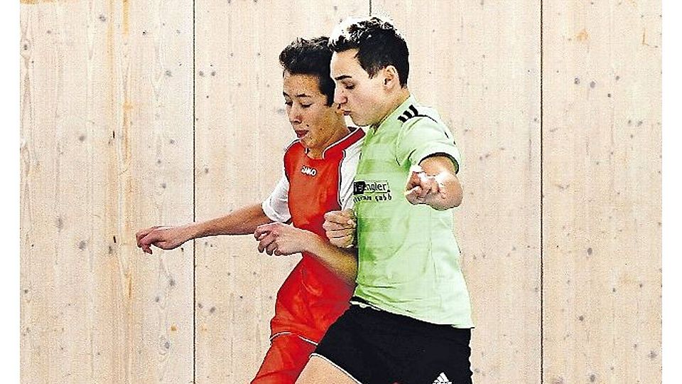 An den packenden Zweikämpfen lag es nicht, dass das Zuschauerinteresse in Hannberg zu wünschen übrig ließ (F.: Niko Spörlein).