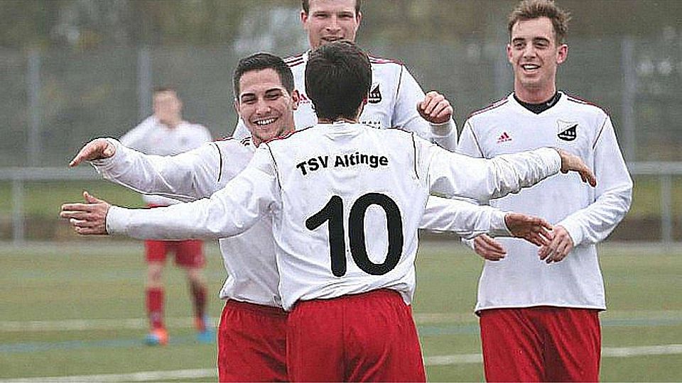 Die Altinger Kicker wollen heute Abend im Pokal-Halbfinale wieder Tore bejubeln Foto (Archiv): Eibner