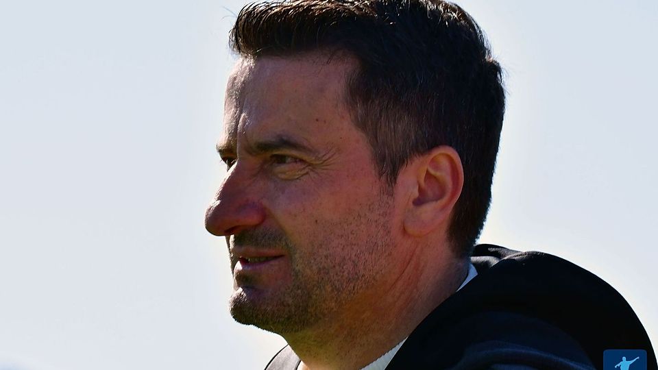 Besim Miroci ist sauer. Der erst während der Wintervorbereitung verpflichtete Trainer muss den TSV Schwabmünchen schon wieder verlassen.