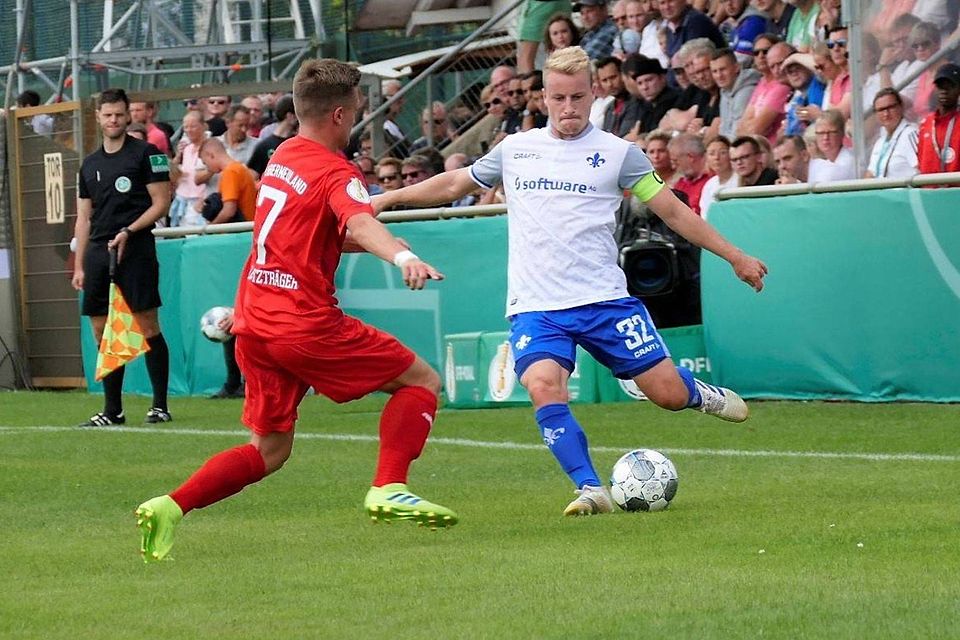 Fabian Holland ist in Darmstadt als Linksverteidiger gesetzt.